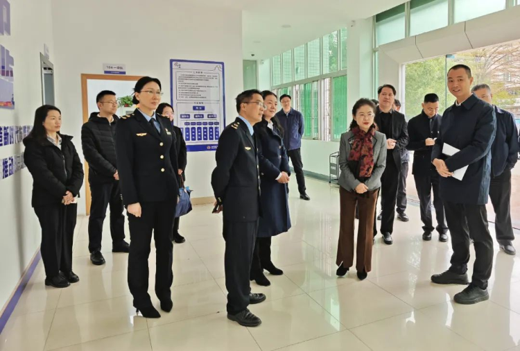 省藥監(jiān)局副局長王玲率隊到佛山基層市場監(jiān)管所調(diào)研